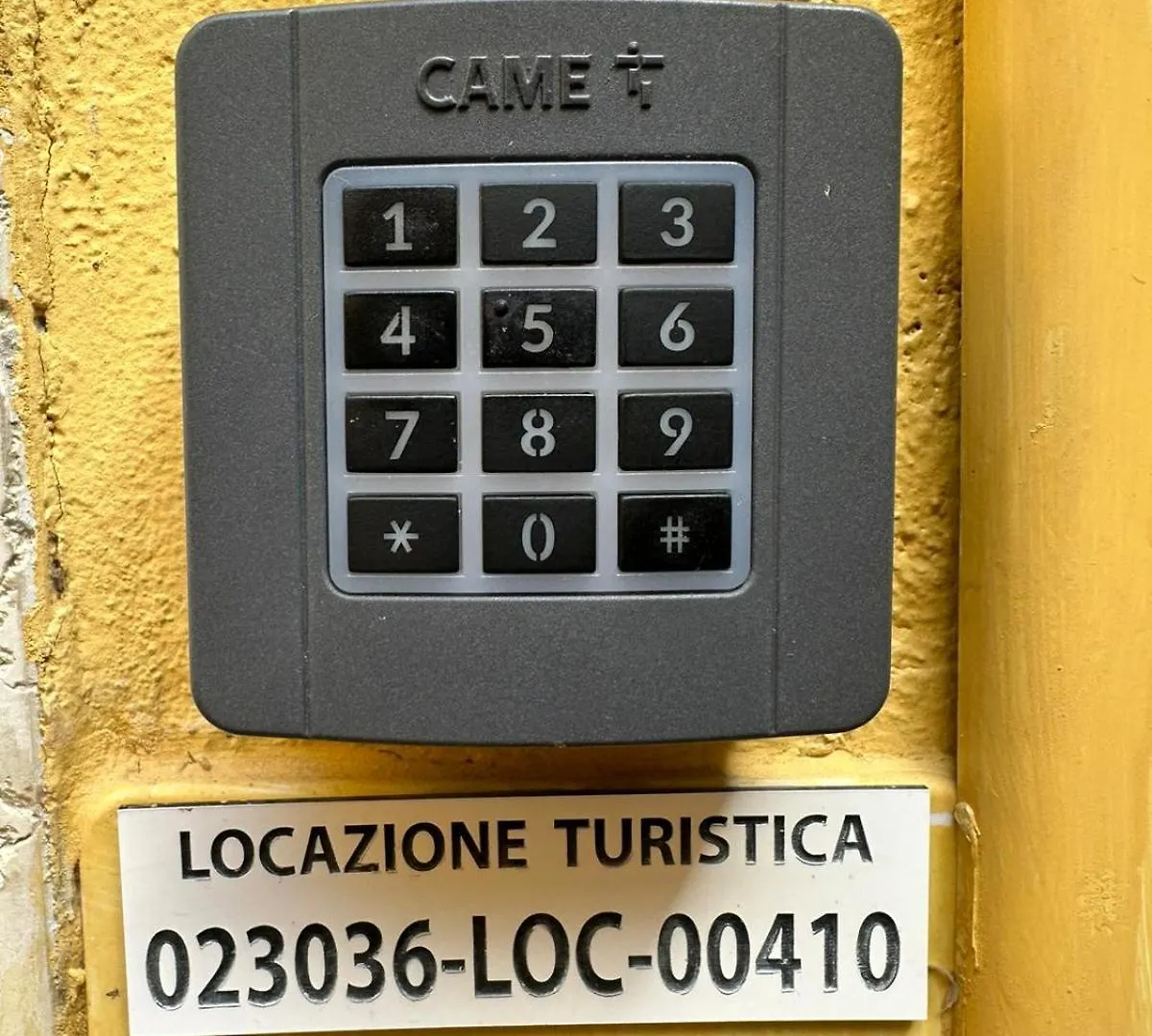 Homestay Mansarda Cavour Garda Centro Apartment