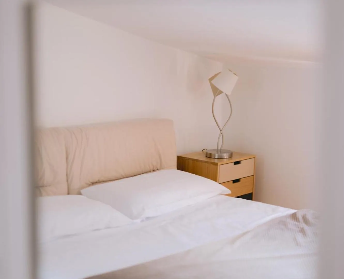 Homestay Mansarda Cavour Garda Centro Apartment Italy